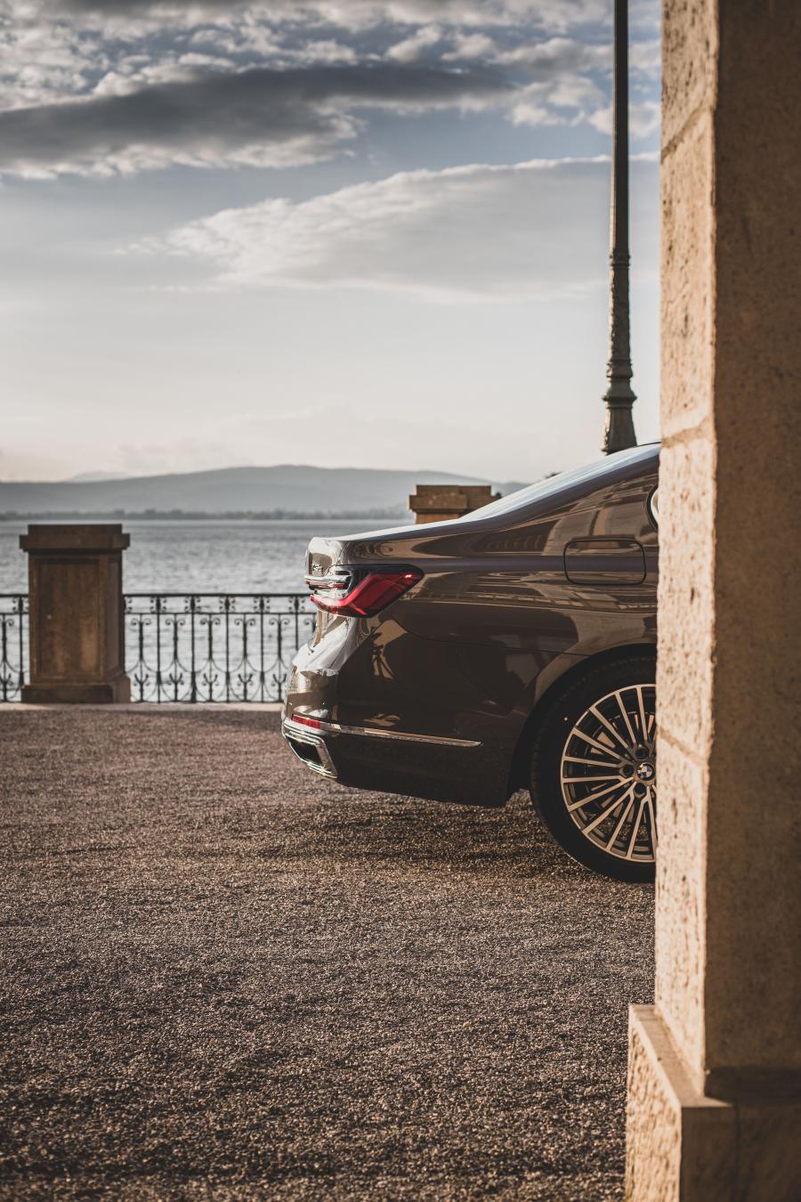 Детали экстерьера BMW 745e (G11) 2019 года  (WW) (фото 30 из 31)